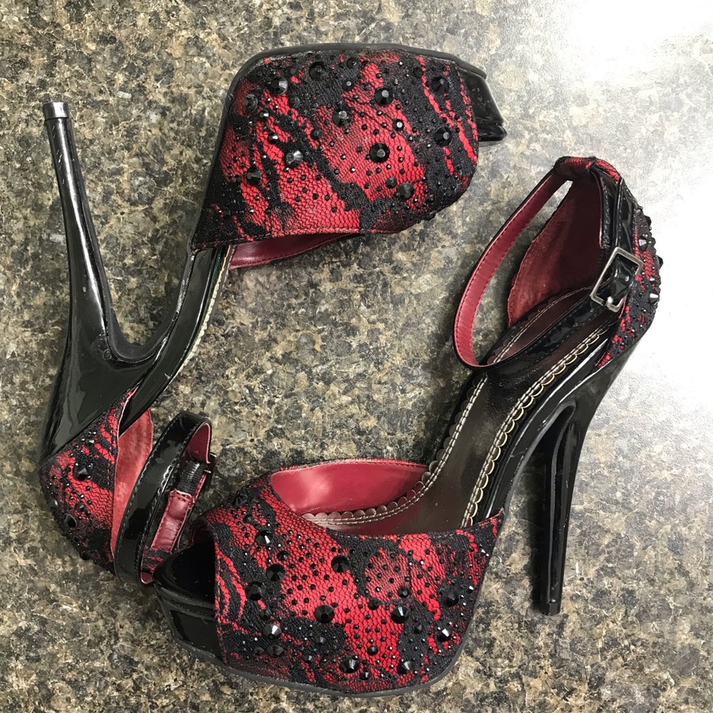 Red and black Shii by Journeys stilettos. Sz 6.5